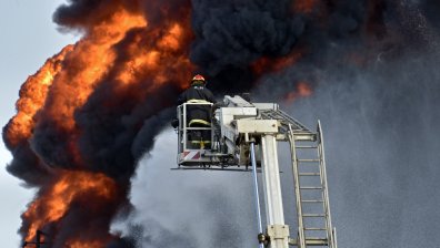 Украйна удари повторно голяма петролна рафинерия в Русия