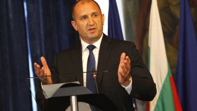 Една година по-късно: Румен Радев и Илияна Йотова отчитат мандата си
