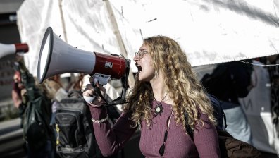 Ученици и учители се присъединиха към студентските протести в Гърция