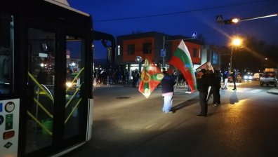 Заради винетките: В Нови Искър излязоха на протест за втора поредна вечер
