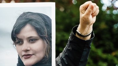 5 души са ранени от полицаи в Иран на протест за смъртта на студентка в арест