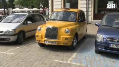 Уникално лондонско такси внесе английска атмосфера в Русе