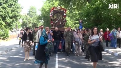 Хиляди се помолиха на чудотворната икона на Св. Богородица от Рибната църква