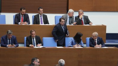 НС обсъжда промените в Конституцията и смяната на националния празник