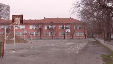 Ученик прободе учител с ключ в окото, родители спряха децата си от училището в Сливен