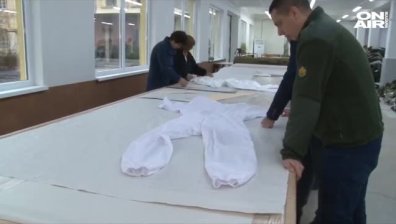 Маски, гащеризони... Денонощна работа на завода в Калофер