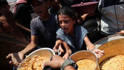 Израелски войници убиват чакащи за храна палестинци в Газа