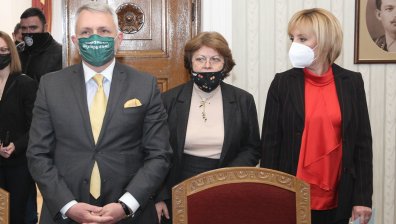 Разочарование за БСП: Дончева остава при Манолова в "Изправи се! Мутри вън!"