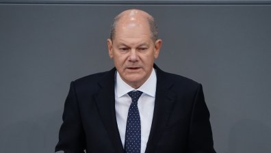 Шолц разкритикува надпреварата за изпращането на оръжия към Украйна