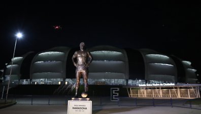 Аржентина почетe Марадона със статуя и специални екипи (+ВИДЕО)