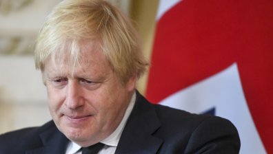 Великобритания въвежда нови мерки в опит да укроти Омикрон