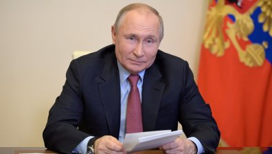 Русия пуска еднодозова ваксина, Путин я сравни с автомат "Калашников"