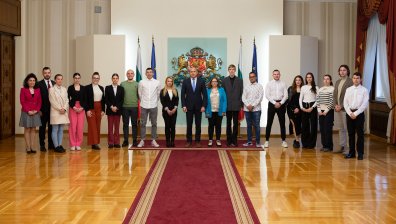 Радев: Образованите млади хора са надеждата за преодоляване на социалните неравенства