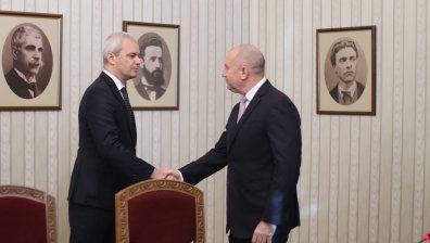 КС образува дело заради отхвърления референдум на Радев за еврото