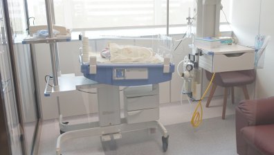 Лекари спасиха живота на новородено на 22 дни с тежки усложнения от коклюш