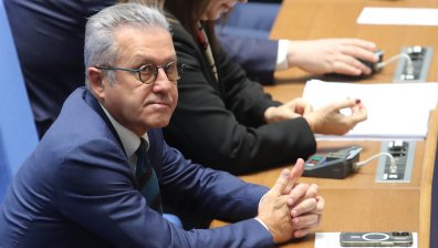 В последния си работен ден депутатите се скараха заради Детската болница