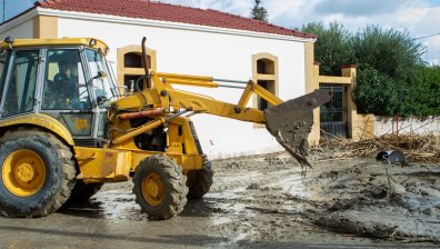 Силните бури в Гърция предизвикаха транспортен хаос