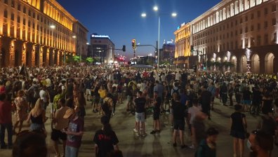 Жандармерия пред МС, има ранени полицаи и протестиращи (ОБНОВЕНА)