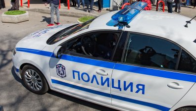 Маскиран и въоръжен: Мъж открадна 700 лв. от игрална зала, заплаши крупието с нож