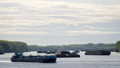 Десетки кораби са блокирани на Дунав заради руските атаки над украински пристанища