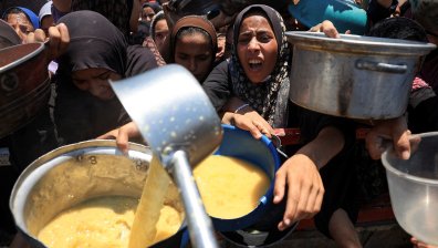 Децата в Газа припадат в съня си - 3 яйца струват 11 британски лири, брашното - 414 лири