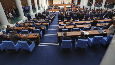 Депутатите се въртят в омагьосан кръг от срещи в опит да намерят шеф на НС