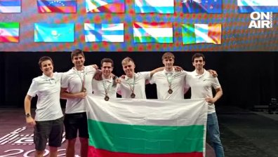 Браво! Наши ученици завоюваха медали на Олимпиада по информатика в Унгария