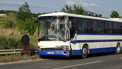 Катастрофа между автобус и тир край Сандански, пострадаха пет жени