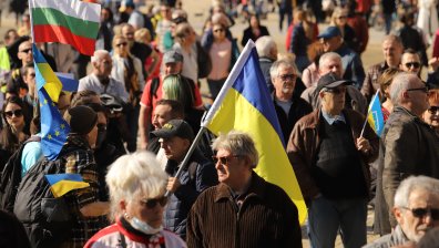 "С вас сме": Хиляди се събраха на рок концерта в София в подкрепа на Украйна