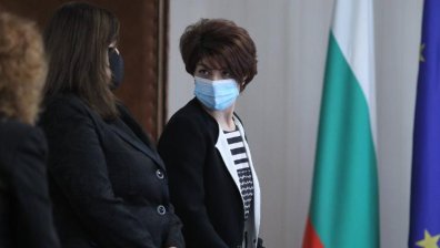 Десислава Атанасова: Хората искат зрелища, служебният кабинет им ги предлага