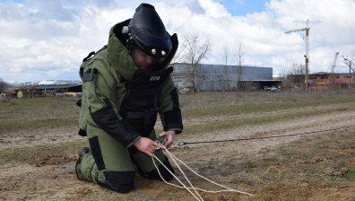 Военнослужещи унищожиха боеприпаси, открити в различни райони на страната