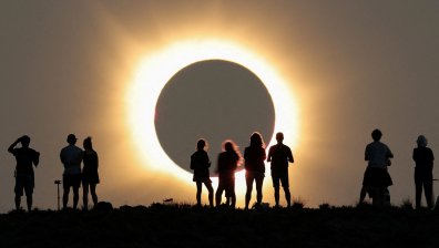 СНИМКИ за историята: Спиращи дъха кадри от пълното слънчево затъмнение