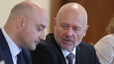 Тагарев: Ще опитаме да станем част от поръчките за боеприпаси калибър 155 mm за Украйна