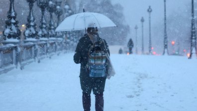 Зимна буря блокира Европа: Загинали, отменени полети и спрени влакове