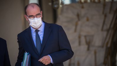 Френският премиер: Вирусът няма да излезе във ваканция