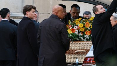 Нестандартен ковчег за погребението на Брижит Бардо (СНИМКИ)