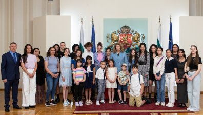 Йотова: Институциите дължат подкрепа на децата на загинали служители