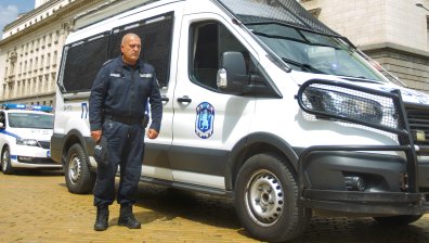 23-годишен размаха пистолет и обра мъж на спирка в София