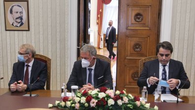 Служебният кабинет състави Ковид план, но бюджетът може да го спъне