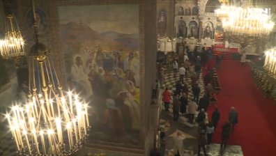 За осми път в историята ни - патриархът освети Светото миро