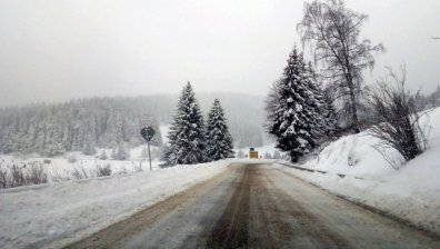 Стотици места остават без ток, български национали са блокирани на Белмекен