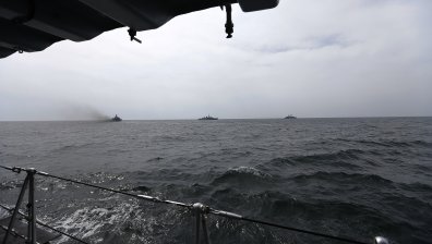 САЩ поразиха три кораба на хутите в Червено море