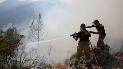 Все още бушува огнената стихия край Вилия, пожарът не спира да се разраства