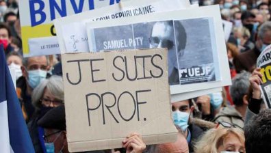 Седем души на съд заради убития във Франция учител