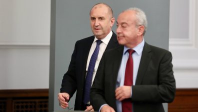 Радев: Икономическият растеж не се постига с раздаване на пари