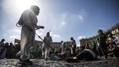Десетки хиляди протестираха срещу Ковид сертификатите в 3 държави