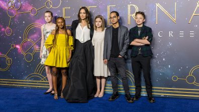 Още едно от децата на Анджелина и Брад се отказа от фамилията Пит