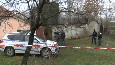 Млад мъж загина при пожар в Бургас, къщата се срутила пред очите на огнеборците