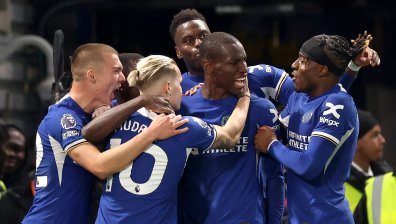 "Челси" надви "Тотнъм" в лондонското дерби с 2:0