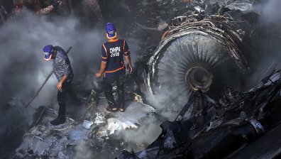 Най-малко 38 души са загинали при авиокатастрофата в Пакистан